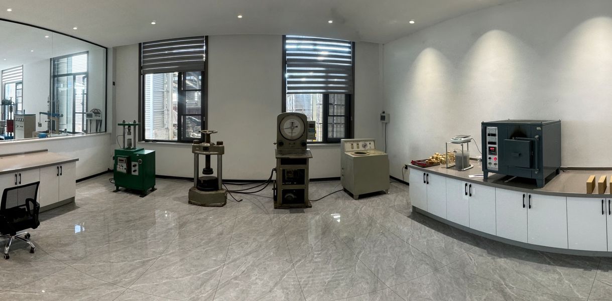 Henan Hongtai Kiln Refractory Co.,Ltd. línea de producción del fabricante