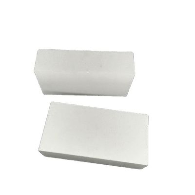 Gran tamaño personalizado ladrillos refractarios de corindón mullita para alto horno de alta temperatura