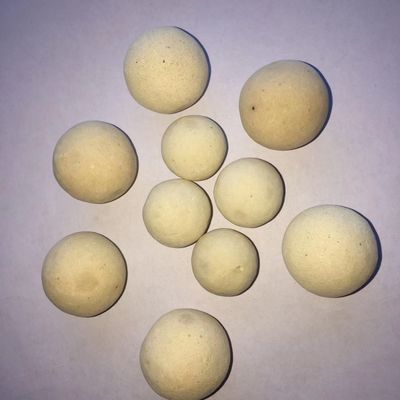 Esfera cerámica refractaria 65% 92% 99% Al2o3 Almacenamiento de calor de alumina para horno industrial