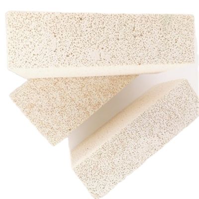 El material utilizado para la fabricación de los tubos de aislamiento mullite para hornos de alta temperatura