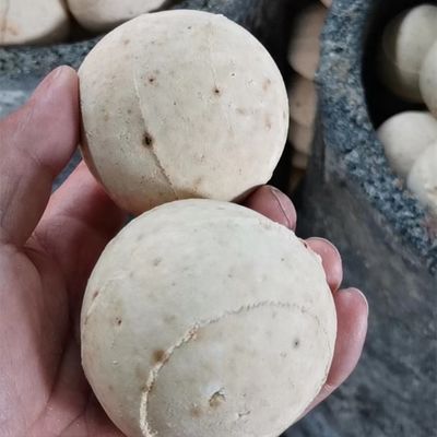 Esfera de molienda de cerámica de alta alumina de 92% a 99% para el servicio de procesamiento refractario de flexión