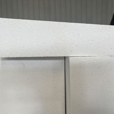 Los ladrillos refractarios de horno fabricados con alumina de burbujas fundidas/esfera hueca de alumina