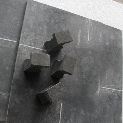 Placas de carburo de silicio refractario negro unidas con óxido para fabricación competitiva