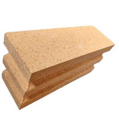 Tamaño estándar ladrillos aislantes de fuego de alumina de alta calidad para hornos cerámicos en amarillo
