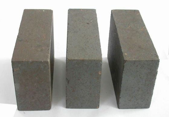 Componente superior de los hornos industriales ladrillos de carbono de magnesia con alto contenido de CaO